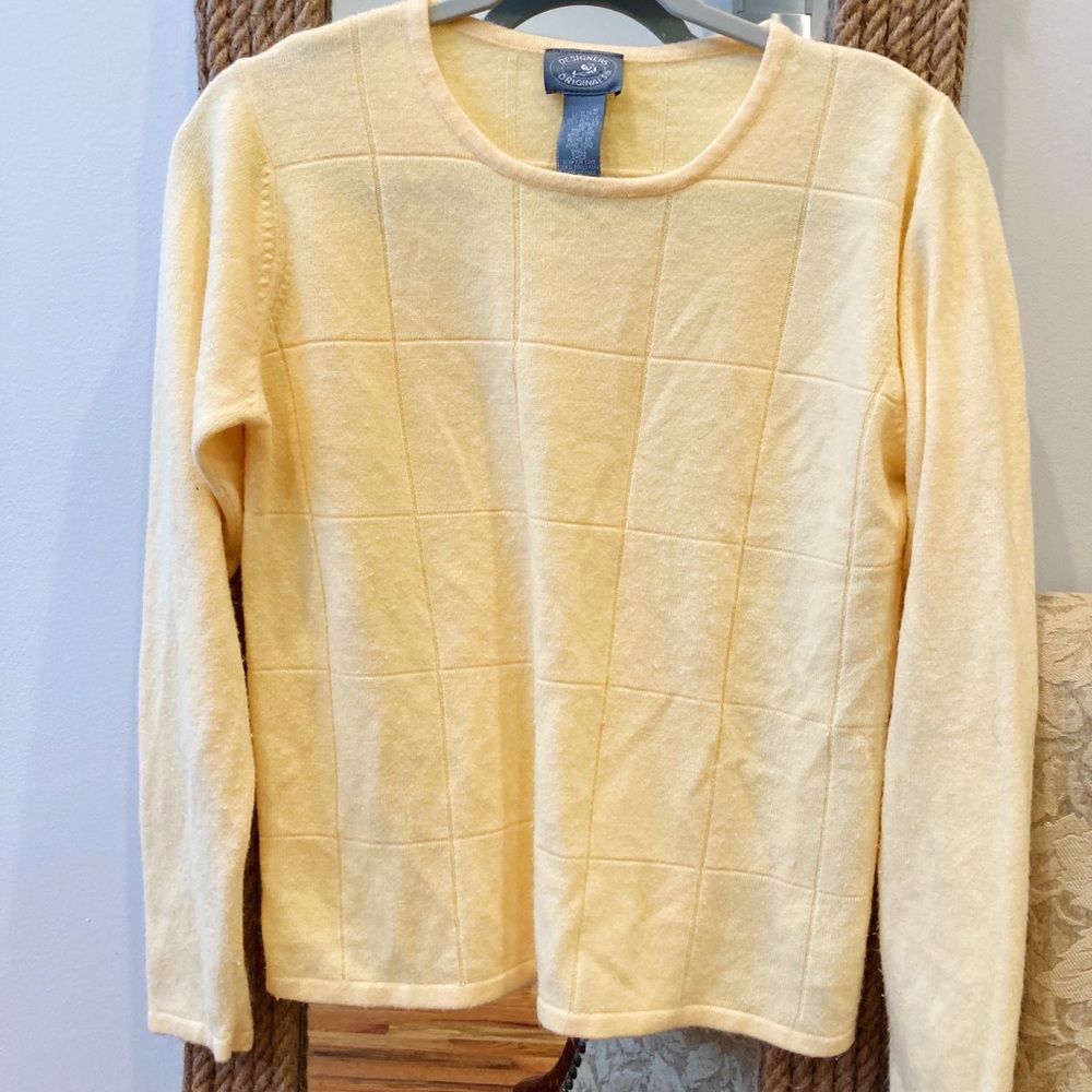 90s-00 Soft yellow small Sweater